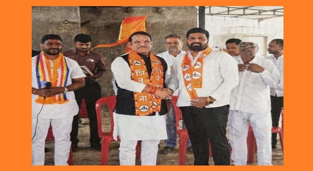 Covid Yoddha Yunus Pathan joins Shiv Sena | कोविड योद्धा युनूस पठाण यांचा शिवसेनेत प्रवेश